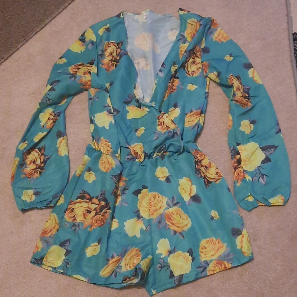 Romper‎